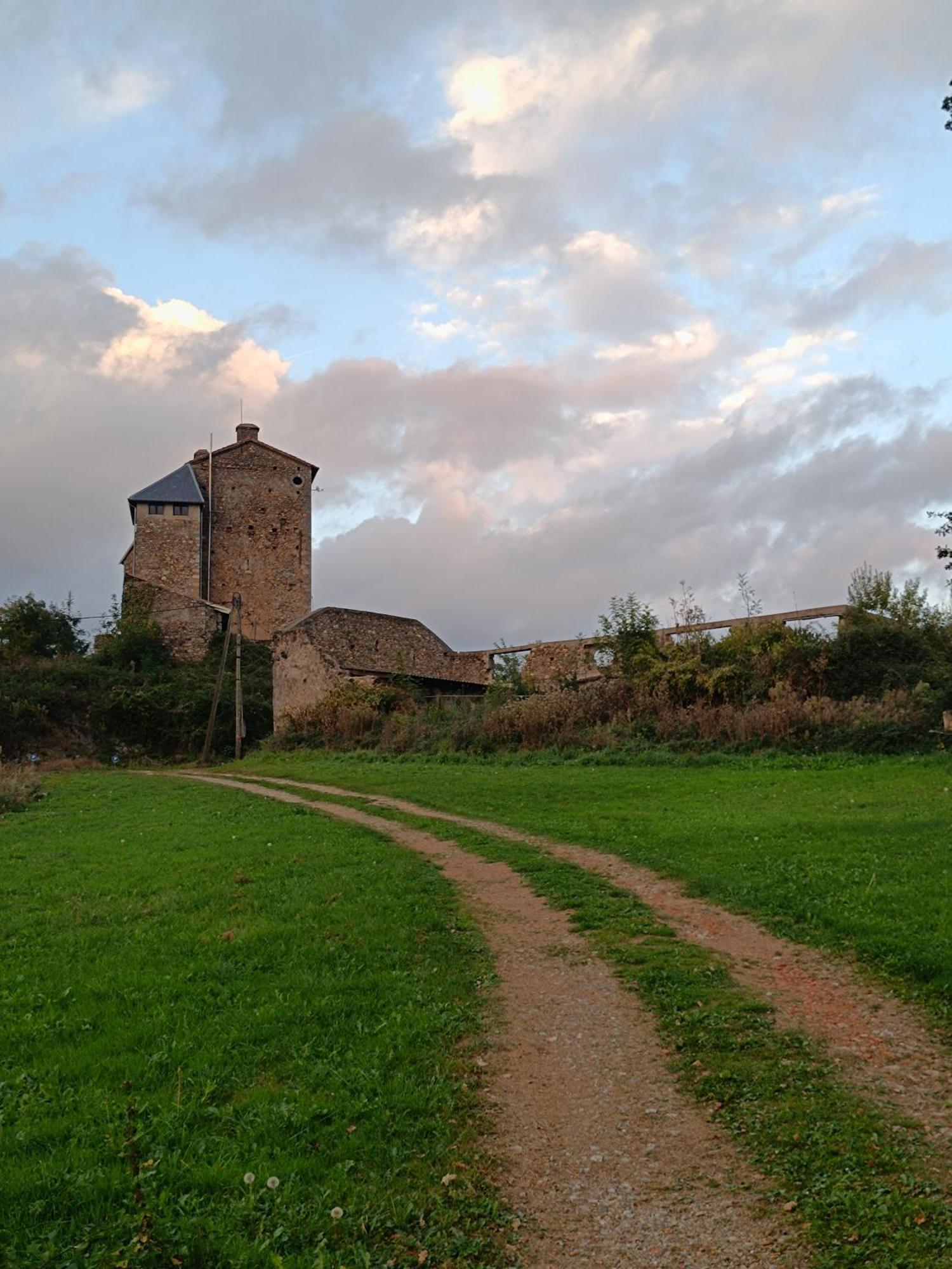Le Donjon Rustique De Montegut Montégut Exterior foto